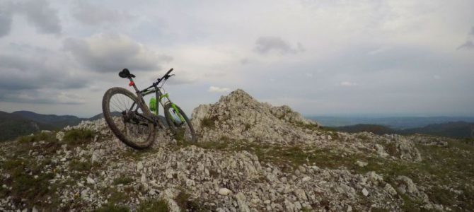 Cu bicicleta pe Domogled